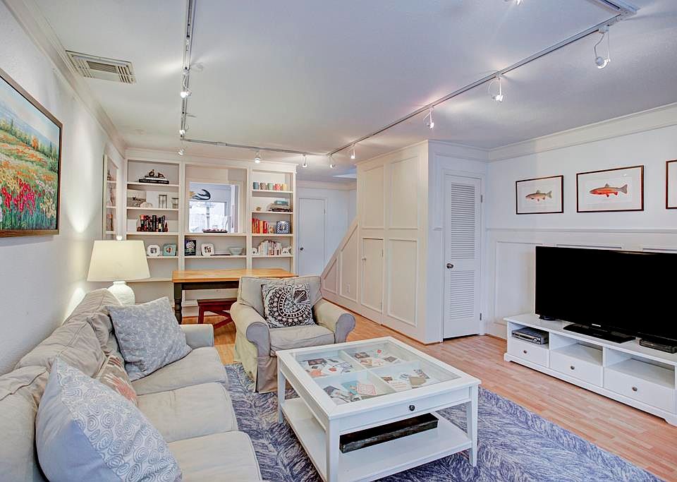 1st image of 5020 Glenmont Dr #E1