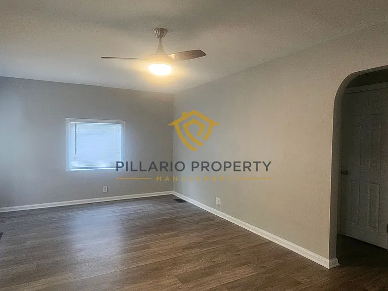 3527 N Chester Ave — Photo 2