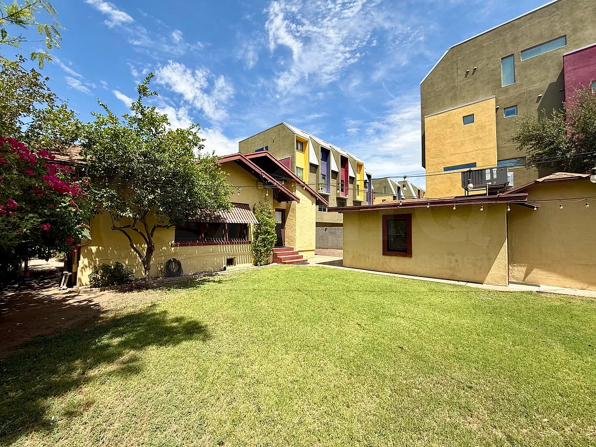 3 bed, 3.0 bath, 1703 sqft, $2,899 — Photo 3