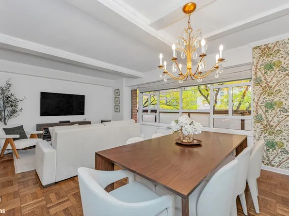 750 Park Avenue image 4 of 12