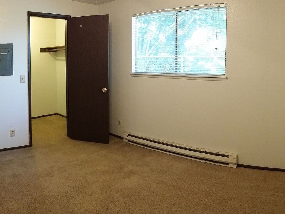 2nd image of 3570 Manor Dr NE