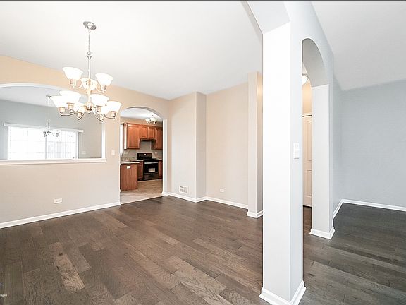 5th image of 421 Grosvenor Ln
