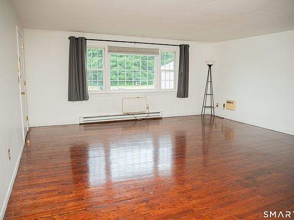 3rd image of 1789 Foxon Road #3B
