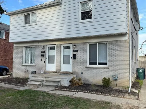 1818 N Center St, Royal Oak, MI 48073