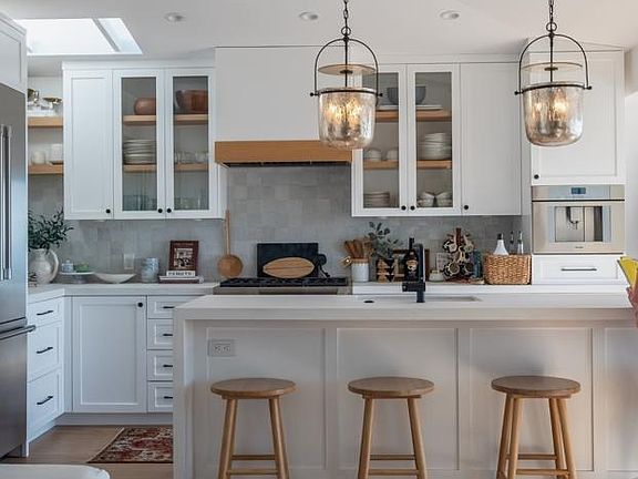 3rd image of 2810 Terry Rd