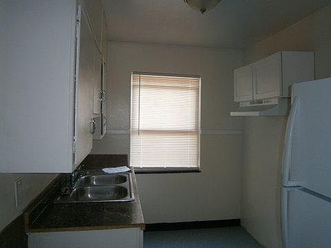 3rd image of 829 Uhrig Ave #1