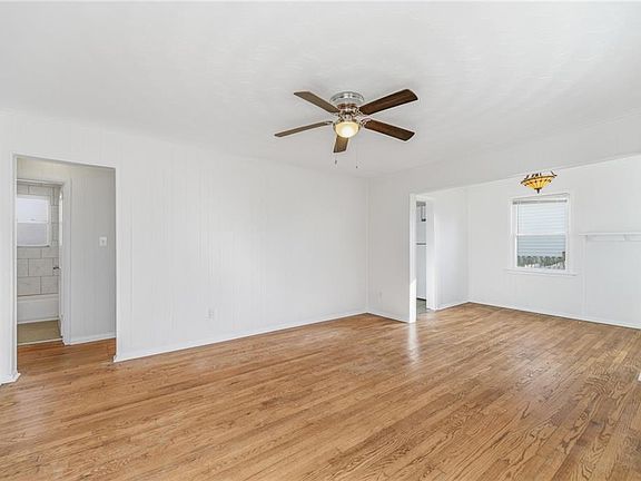 3rd image of 428 Colonial Ave