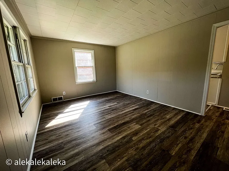 1006 E Devonshire St — Photo 11
