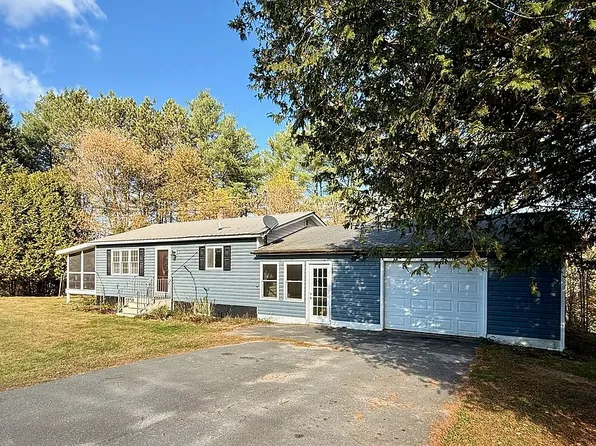 394 Pine Ridge Cir, Lyndonville, VT 05851