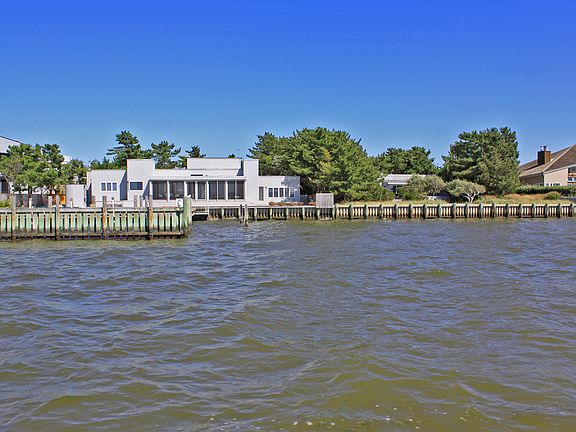 2nd image of 84 Bayview Drive