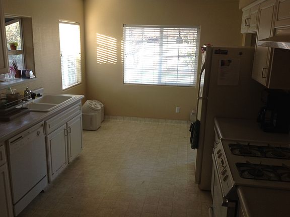 4th image of 942 W Sierra Madre Ave