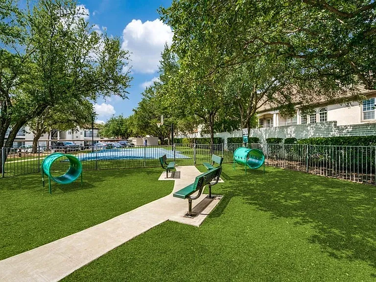 Estates at Las Colinas