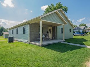 1400 Benton Ave, Johnston City, IL 62951