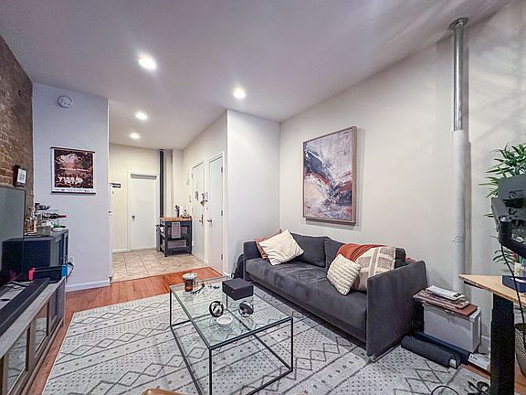 5th image of 342 E 9th St APT 2B