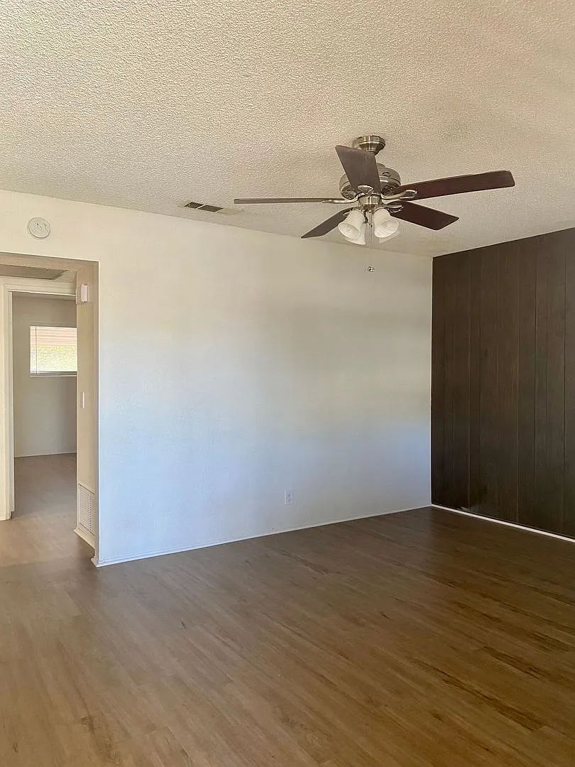 2 Bedroom 1 Bathroom Duplex Newly Remodeled In 55+ Community — Photo 2