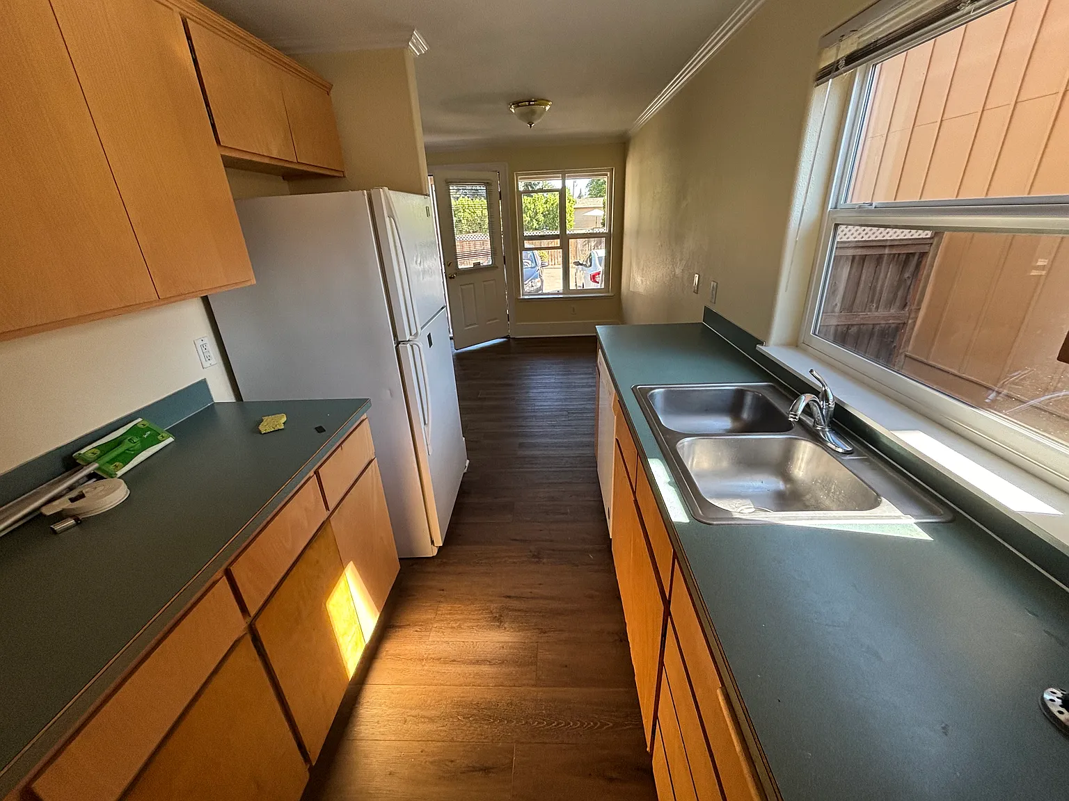 3 bed, 1.5 bath, 1150 sqft, $1,900 — Photo 2
