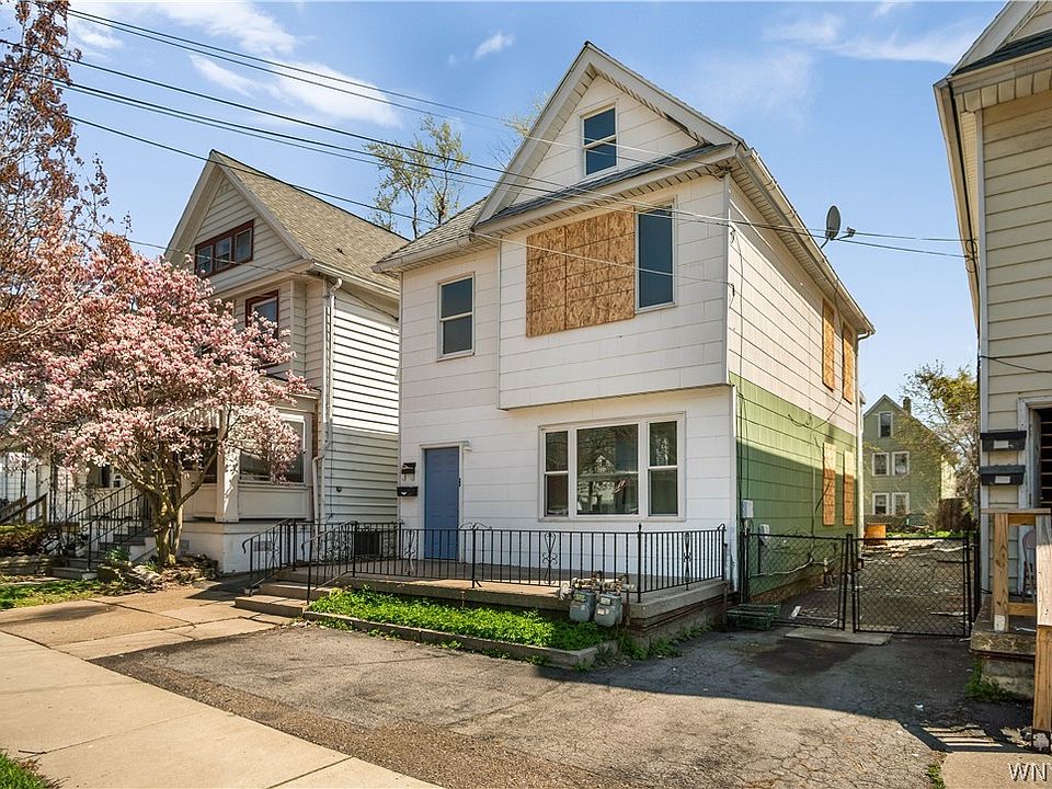 1st image of 220 Ross Ave