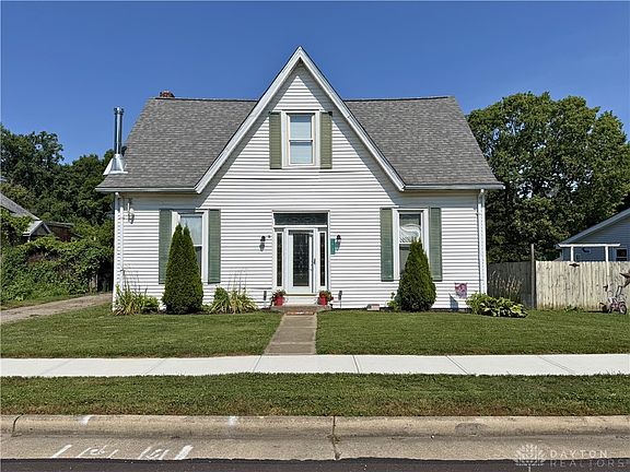 3rd image of 47 Maple St