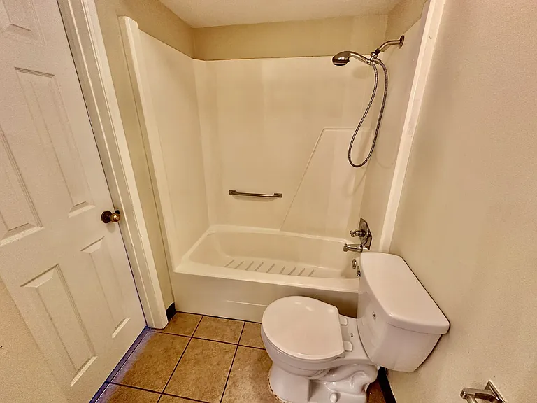 1320 W Linden St — Photo 22