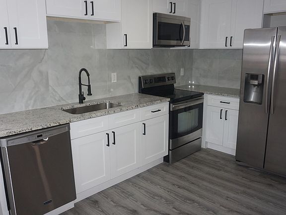 3rd image of 5401 Russell Ave #1