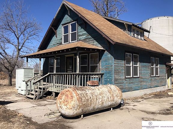 2nd image of 825 Scott Ave