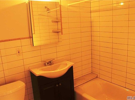 3rd image of 918 Hempstead Tpke APT 9