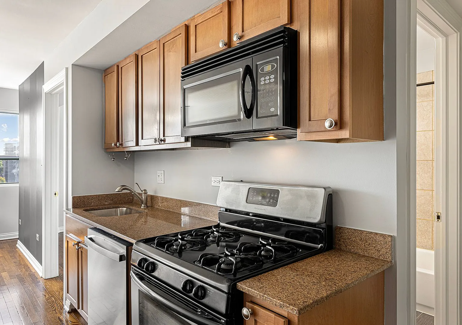 The Marshfield at Howard Street — Photo 1