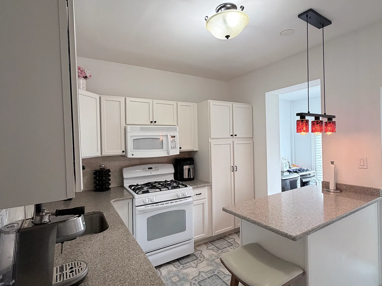 2 bed, 1000 sqft, $2,300 — Photo 4