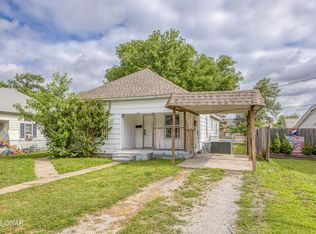 1207 W 7th St, Webb City, MO 64870