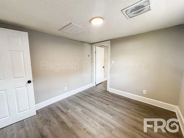 600 Howell St #A — Photo 9
