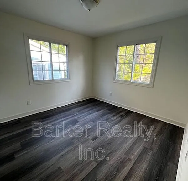 555-4 E Edenton St — Photo 6