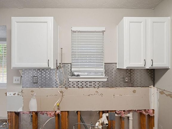 5th image of 222 Brenda Ellen Dr