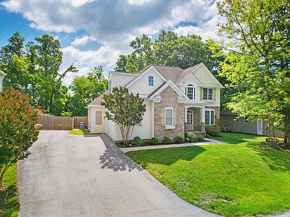 3rd image of 1044 Green Ridge Rd