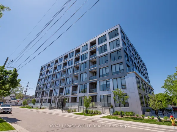 690 King St W, Kitchener, ON