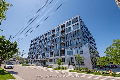 690 King St W Photo 1