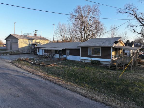 705 Bishop St, Grayville, IL 62844