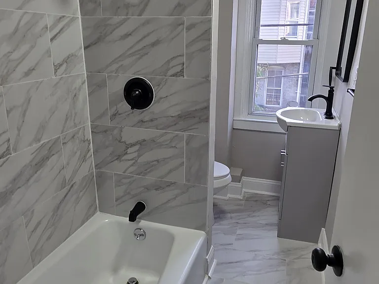 921 Appleton St — Photo 10