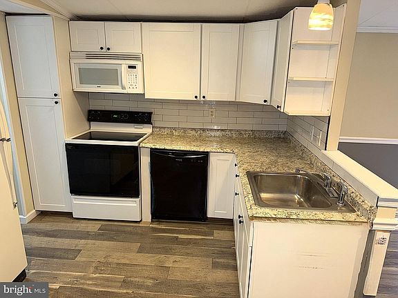 3rd image of 486 Keith Rd