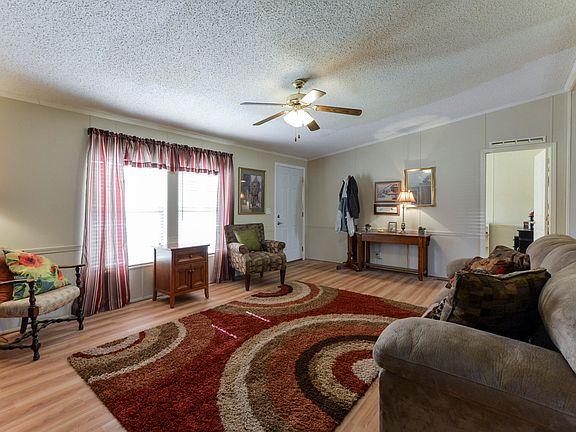 3rd image of 124 Sunny Ln