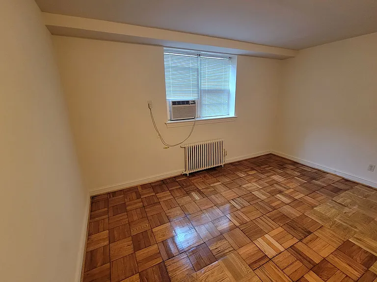 Wakefield Manor Apartments — Photo 25