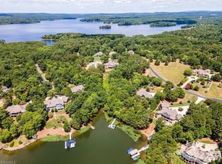 126 Moss Bank Ct, New London, NC 28127