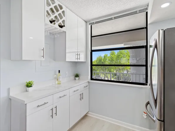 3635 Whitehall Drive #404, West Palm Beach, FL 33401