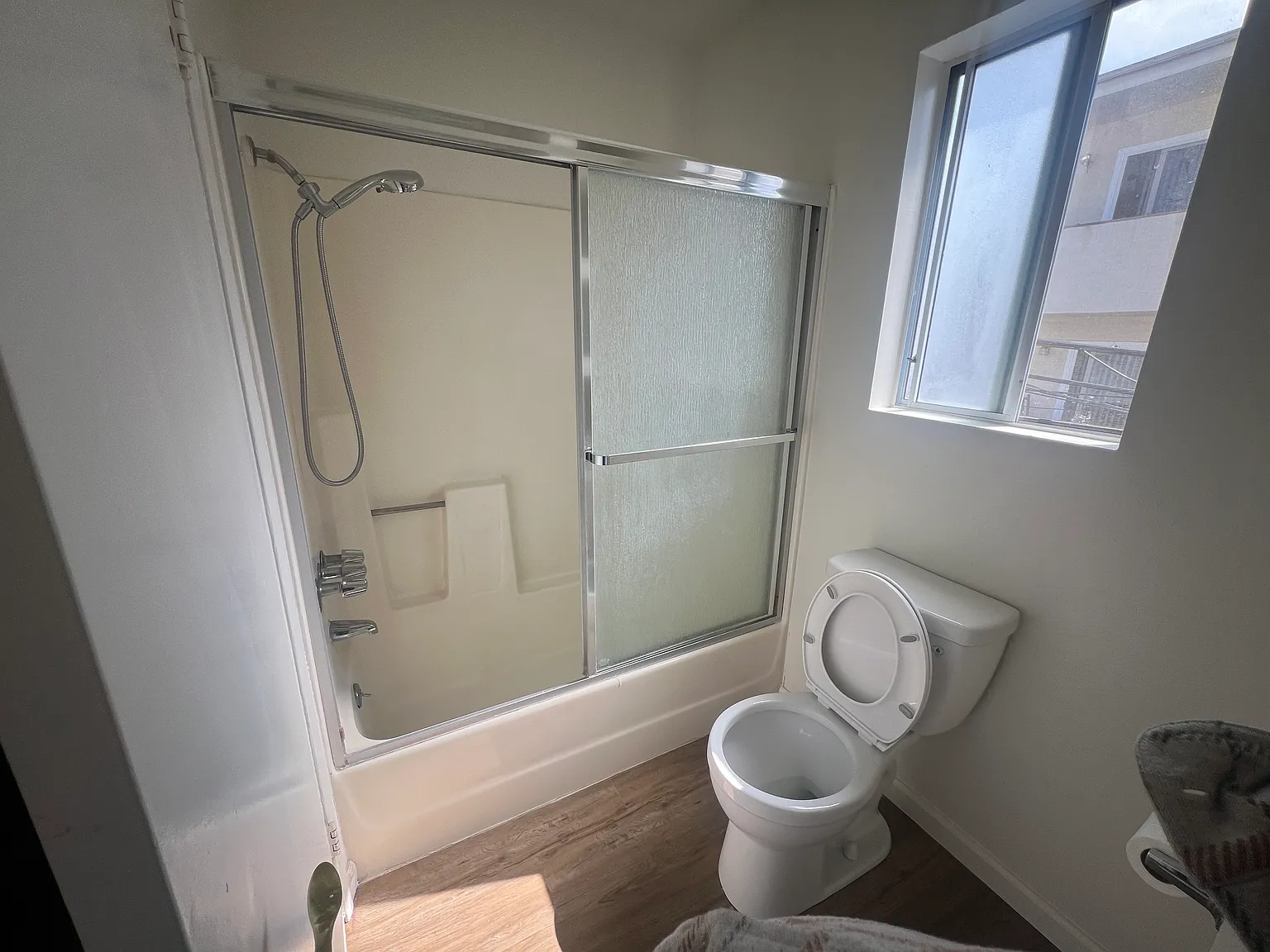 2 bed, 1000 sqft, $3,550 — Photo 4
