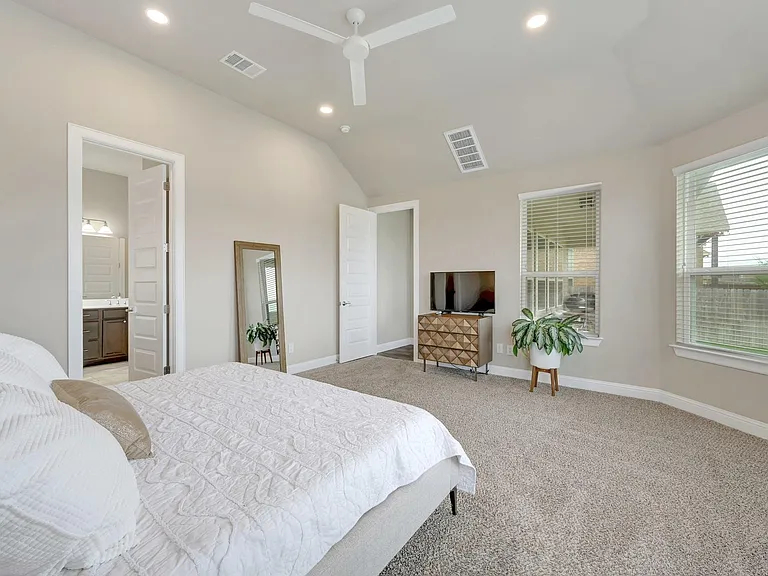 6813 Leonardo Dr — Photo 10