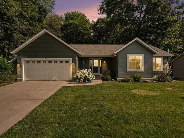 944 Oak Brook Dr, Middleville, MI 49333