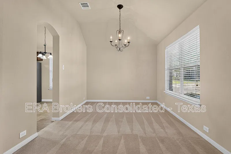 3 bed, 2.0 bath, 1881 sqft, $1,900 — Photo 3