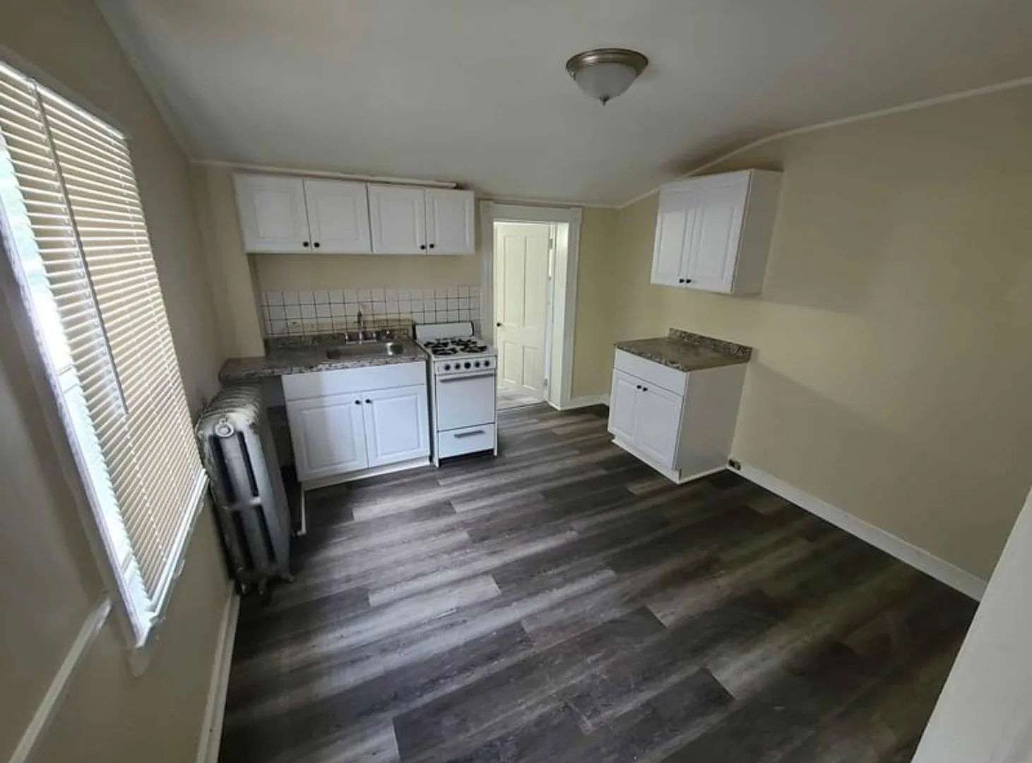 274 S Loudon Ave — Photo 1