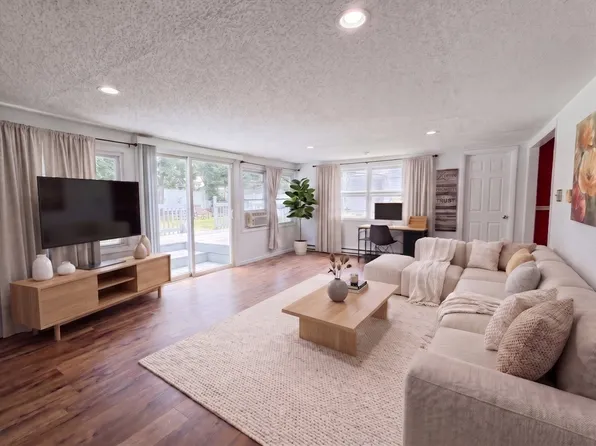 39 Groton St, Springfield, MA 01129