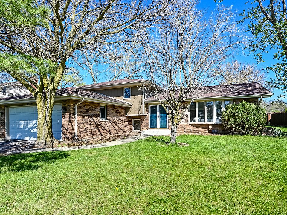1st image of 17W106 Elm Ct