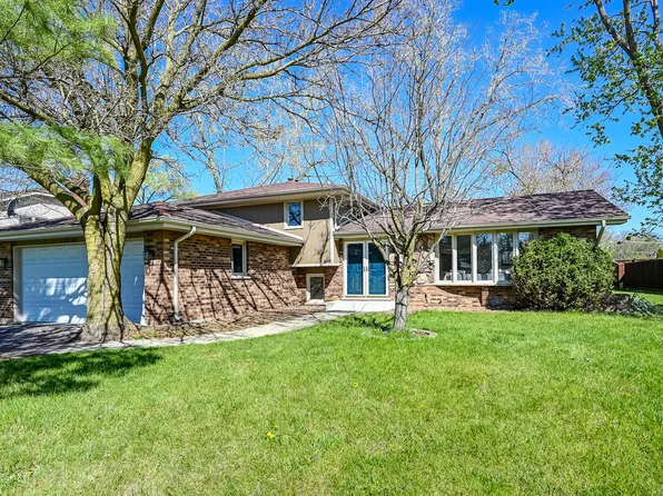 17W106 Elm Ct, Hinsdale, IL 60527